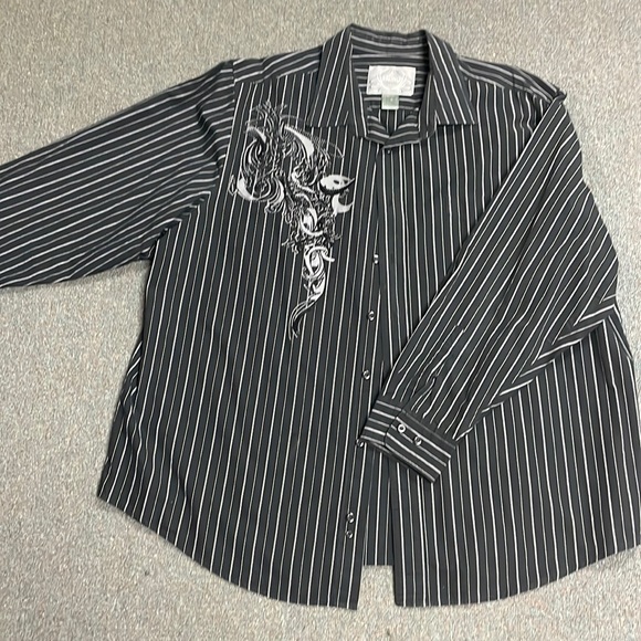 Button down - Picture 1 of 3